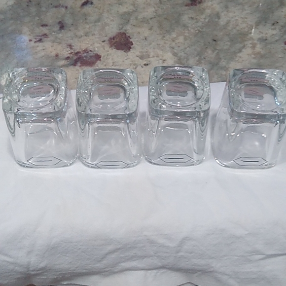 Set Of 4 The Old Bushmills Distillery Irish Whiskey Square Shot Glasses - Picture 7 of 7